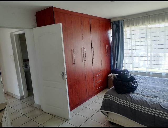 2 bed property to rent in MONDEOR